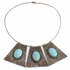 Opulent colier choker oriental manufacturat în argint filigranat și decorat cu „turcoaz venețian” | Egipt cca. 1940  Opulent colier choker oriental manufacturat în argint filigranat și decorat cu „turcoaz venețian” | Egipt cca. 1940