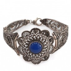 Brățară indiană manufacturată în argint filigranat | anturaj de calcedonie albastră naturală Brățară indiană manufacturată în argint filigranat | anturaj de calcedonie albastră naturală