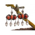 Opulenți cercei etnici indieni decorați cu anturaje de coral și perle naturale | manufactură în argint 