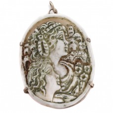 Impresionant pandant din argint decorat cu o camee naturală Art Nouveau | Italia cca.1920 Impresionant pandant din argint decorat cu o camee naturală Art Nouveau | Italia cca.1920