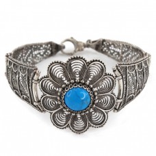 Elegantă brățară indiană manufacturată în argint filigranat și decorată cu turcoaz natural  Elegantă brățară indiană manufacturată în argint filigranat și decorată cu turcoaz natural