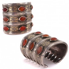 Pereche de brățări etnice turkmene | manufactură în argint & carnelian natural | cca 1900 Pereche de brățări etnice turkmene | manufactură în argint & carnelian natural | cca 1900