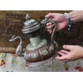 Impresionant ceainic ritualic sino-tibetan | metaloplastie în cupru și alamă argintată | Myanmar 