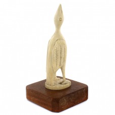 Statuetă modernistă inuită realizată prin sculptare în fildeș natural de morsă | Alaska | cca. 1950 - 1970 Statuetă modernistă inuită realizată prin sculptare în fildeș natural de morsă | Alaska | cca. 1950 - 1970