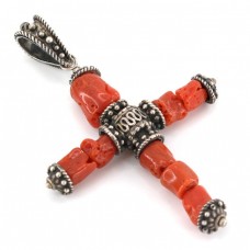 Pandant statement religios decorat cu anturaje de coral antic natural | manufactură în argint | Indonezia Pandant statement religios decorat cu anturaje de coral antic natural | manufactură în argint | Indonezia