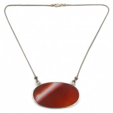 Colier statement mid-century decorat cu un spectaculos agat carnelian | manufactură în argint | Franța cca 1960 Colier statement mid-century decorat cu un spectaculos agat carnelian | manufactură în argint | Franța cca 1960