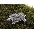Broşă modernistă ecuadoriană stilizată sub forma unei broaște țestoase | argint 950