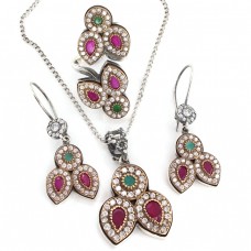 Spectaculos set de bijuterii festive din argint decorat cu radăcini de smaralde și rubine | India anii 2010 Spectaculos set de bijuterii festive din argint decorat cu radăcini de smaralde și rubine | India anii 2010