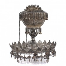 Splendid aromatizator besamim pentru ceremonialul iudaic Havdalah manufacturat în argint filigranat | atelier Wolfers Freres | Belgia cca.1945 Splendid aromatizator besamim pentru ceremonialul iudaic Havdalah manufacturat în argint filigranat | atelier Wolfers Freres | Belgia cca.1945