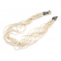 Elegant colier multi-strand de perle naturale Baroque Seeds prevăzut cu un elegant sistem de închidere din argint | Franța cca. 1970