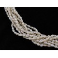 Elegant colier multi-strand de perle naturale Baroque Seeds prevăzut cu un elegant sistem de închidere din argint | Franța cca. 1970