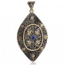 Pandant locket victorian tip vinaigrette manufacturat în aur 15 k și argint decorat cu safire naturale | Marea Britanie cca.1850 Pandant locket victorian tip vinaigrette manufacturat în aur 15 k și argint decorat cu safire naturale | Marea Britanie cca.1850