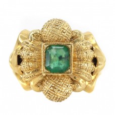 Inel statement Etruscan Revival din aur 18 k decorat cu smarald natural 0.74 CT | cca. 1950 Inel statement Etruscan Revival din aur 18 k decorat cu smarald natural 0.74 CT | cca. 1950