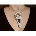 Spectaculos colier choker tuareg decorat cu o impozantă amuletă pentru fertilitate | Tanfouk | manufactură unicat în argint | Niger