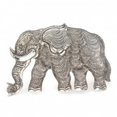 Broşă statement din argint stilizată sub forma unui elefant splendid decorat prin gravare manuală | Italia  Broşă statement din argint stilizată sub forma unui elefant splendid decorat prin gravare manuală | Italia