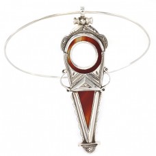 Colier choker din argint accesorizat cu o spectaculoasă amuletă tuaregă | manufactură unicat în argint & carneol natural  Colier choker din argint accesorizat cu o spectaculoasă amuletă tuaregă | manufactură unicat în argint & carneol natural