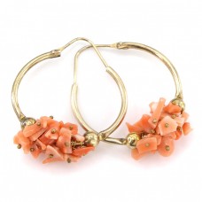 Cercei creole din argint aurit decorați cu anturaje de coral natural Peau D'ange  | Italia anii '90 Cercei creole din argint aurit decorați cu anturaje de coral natural Peau D'ange  | Italia anii '90
