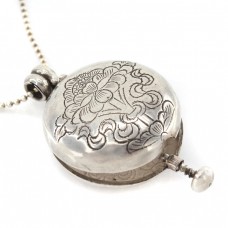 Colier din argint accesorizat cu o veche amuletă locket tibetană | Ghau | Nepal  Colier din argint accesorizat cu o veche amuletă locket tibetană | Ghau | Nepal