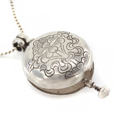 Colier din argint accesorizat cu o veche amuletă locket tibetană | Ghau | Nepal 