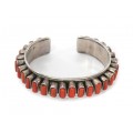 Impresionantă brățară etnică amerindiană decorată cu anturaje de coral roșu natural | manufcatură în argint | Statele Unite