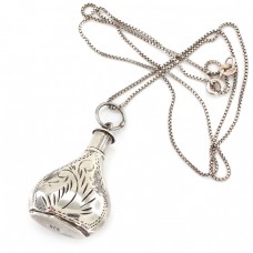 Colier din argint accesorizat cu un flacon pentru parfum | Marea Britanie Colier din argint accesorizat cu un flacon pentru parfum | Marea Britanie