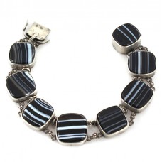 Brățară Art Deco decorată cu superbe agate negre dungate | manufactură în argint | atelier Karl Taubock | Austro-Ungaria cca.1910 Brățară Art Deco decorată cu superbe agate negre dungate | manufactură în argint | atelier Karl Taubock | Austro-Ungaria cca.1910