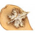 Broșă vintage din argint stilizată sub forma unei frunze de arțar | argint parțial aurit & cristale zirconium | 1980 -1990