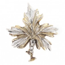 Broșă vintage din argint stilizată sub forma unei frunze de arțar | argint parțial aurit & cristale zirconium | 1980 -1990 Broșă vintage din argint stilizată sub forma unei frunze de arțar | argint parțial aurit & cristale zirconium | 1980 -1990