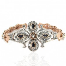 Brățară Art Deco abundent decorată cu diamante, safire și rubine | manufactură în aur roz și argint | cca.1920 Brățară Art Deco abundent decorată cu diamante, safire și rubine | manufactură în aur roz și argint | cca.1920