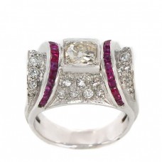 Spectaculos inel Art Deco din aur alb 18k decorat cu diamante naturale 1.54 CT & rubine | Statele Unite cca.1940 Spectaculos inel Art Deco din aur alb 18k decorat cu diamante naturale 1.54 CT & rubine | Statele Unite cca.1940
