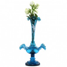 Centru de masă Epergne din sticlă de Bohemia suflată și pictată manual | stil Mary Gregory | Austria cca. 1890  Centru de masă Epergne din sticlă de Bohemia suflată și pictată manual | stil Mary Gregory | Austria cca. 1890