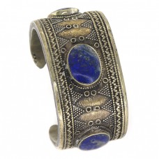 Veche brățară etnică turkmenă | Bilezik | triburile Tekke | aliaj de argint & lapis  lazuli | Afganistan cca.1900  Veche brățară etnică turkmenă | Bilezik | triburile Tekke | aliaj de argint & lapis  lazuli | Afganistan cca.1900