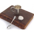 Garnitură din argint penru botez :  ceașcă, linguriță & cutiuță pentru moț | cca.1970