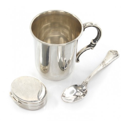 Garnitură din argint penru botez :  ceașcă, linguriță & cutiuță pentru moț | cca.1970