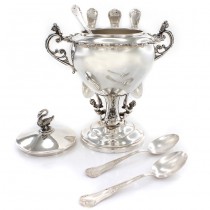 Garnitură din argint pentru servirea dulcețurilor rafinat elaborată în stil Renaissance | cca. 1950