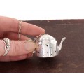 Inedit infuzor  pentru ceai din argint stilizat sub forma unui ceainic miniatural | atelier Casamonti Fulvio | Florența cca, 1960