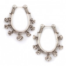 Inediți cercei etnici indieni accesorizați cu elemente clinchet | manufactură în argint | India cca, 1950 - 1960 Inediți cercei etnici indieni accesorizați cu elemente clinchet | manufactură în argint | India cca, 1950 - 1960