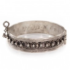 Veche brățară etnică magrebiană decorată prin filigranare și granulare manuală | argint | import colonial francez | Mantegazza & Bisceglia cca.1920 - 1930 Veche brățară etnică magrebiană decorată prin filigranare și granulare manuală | argint | import colonial francez | Mantegazza & Bisceglia cca.1920 - 1930