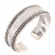 Brățară cuff modernistă decorată cu aplicații de lanțuri împletite | manufactură în argint | Statele Unite Brățară cuff modernistă decorată cu aplicații de lanțuri împletite | manufactură în argint | Statele Unite