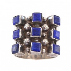 Inedit inel vintage modernist manufacturat în argint decorat cu anturaje de lapis lazuli natural | cca.1970 Inedit inel vintage modernist manufacturat în argint decorat cu anturaje de lapis lazuli natural | cca.1970
