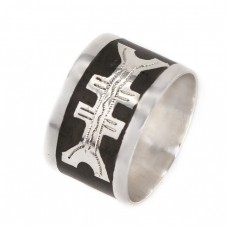 Inel amuletic tuareg Crucea Agadez & Ezza  | Men Size | argint & furnir de abanos | manufactură | Niger Inel amuletic tuareg Crucea Agadez & Ezza  | Men Size | argint & furnir de abanos | manufactură | Niger
