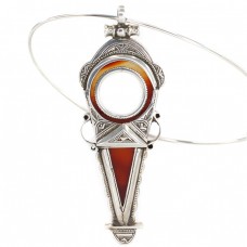 Colier choker tuareg decorat cu o impozantă amuletă pentru fertilitate | Tanfouk | manufactură unicat în argint | Niger Colier choker tuareg decorat cu o impozantă amuletă pentru fertilitate | Tanfouk | manufactură unicat în argint | Niger