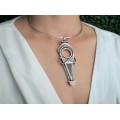 Colier choker tuareg decorat cu o impozantă amuletă pentru fertilitate | Tanfouk | manufactură unicat în argint | Niger