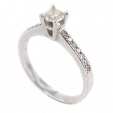 Inel de logodnă din aur alb 18K decorat cu diamante naturale totalizând 0.35 CT | briliant central 0.25 CT  Inel de logodnă din aur alb 18K decorat cu diamante naturale totalizând 0.35 CT | briliant central 0.25 CT