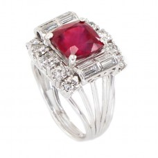 Inel Art Deco din platină decorat cu rubin natural 3.90 CT și diamante naturale 1.64 CTW | Franța cca. 1930  Inel Art Deco din platină decorat cu rubin natural 3.90 CT și diamante naturale 1.64 CTW | Franța cca. 1930