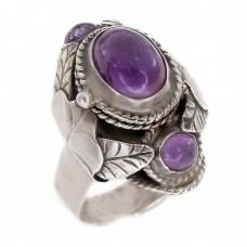 Vechi inel Poison Ring manufacturat în argint decorat cu ametiste naturale | Taxco - Mexic cca. 1950 Vechi inel Poison Ring manufacturat în argint decorat cu ametiste naturale | Taxco - Mexic cca. 1950
