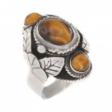 Vechi inel mexican Poison Ring manufacturat în argint decorat cu ochi de tigru | atelier Taxco cca. 1950 Vechi inel mexican Poison Ring manufacturat în argint decorat cu ochi de tigru | atelier Taxco cca. 1950