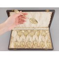 Serviciu de lingurițe din argint aurit rafinat decorate în stil neoclasic | 12 piese în cutia originală | cca.1900