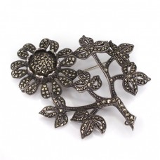 Broșă florală Art Deco din argint incrustată cu marcasite |  Statele Unite cca. 1930 - 1940 Broșă florală Art Deco din argint incrustată cu marcasite |  Statele Unite cca. 1930 - 1940