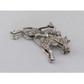 Broșă Art Deco cu temă hipică | Jocheu de galop | argint incrustat cu marcasite | Statele Unite cca.1930 